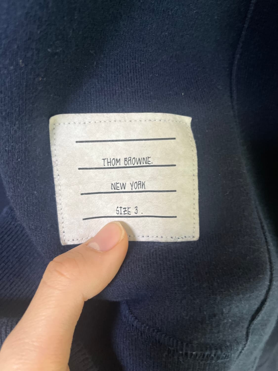 [3]톰브라운 사선완장 맨투맨 네이비 t 상품이미지3