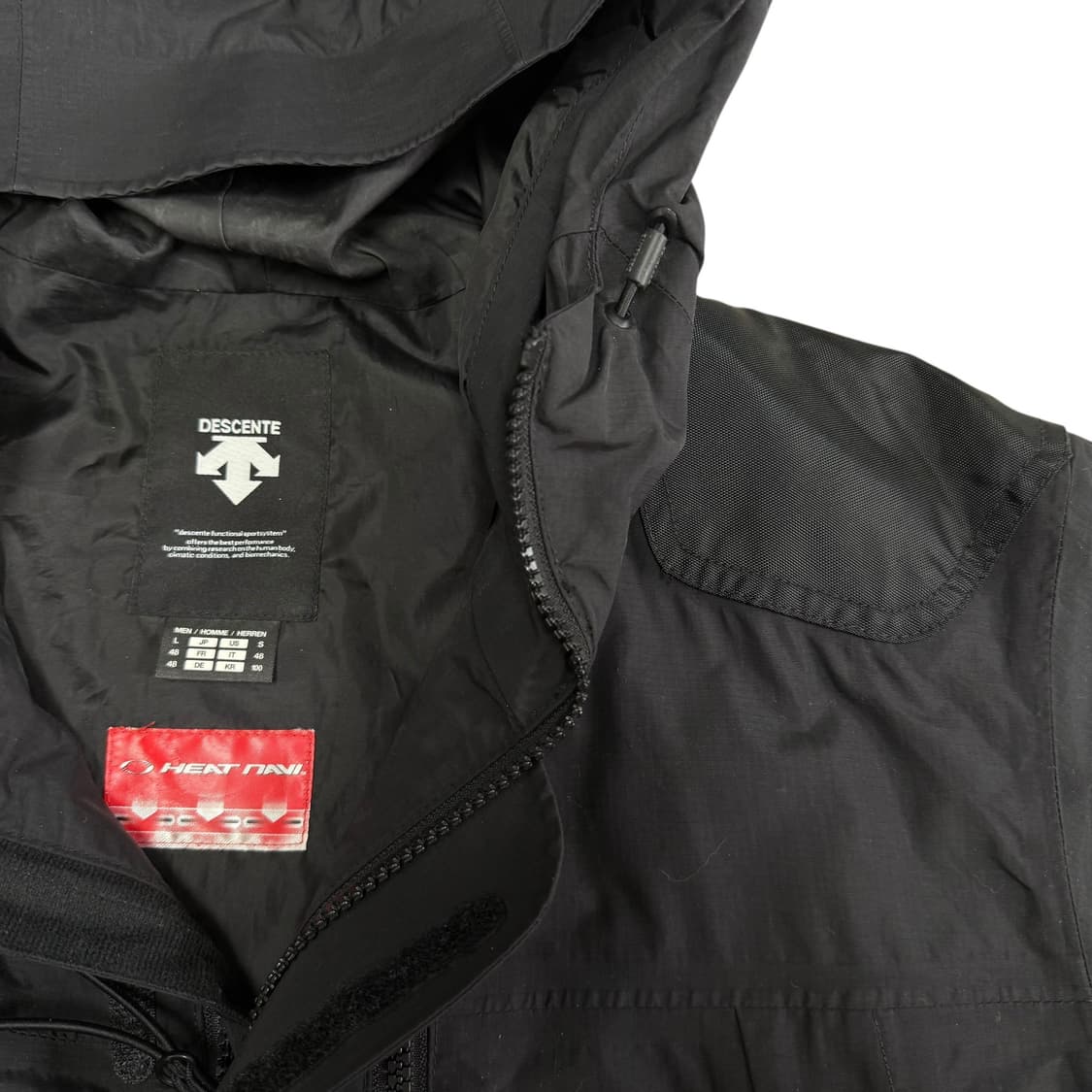 데상트 바람막이 상품이미지2