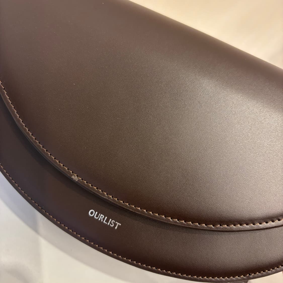 정품 아워리스트 크로스백    상품이미지4