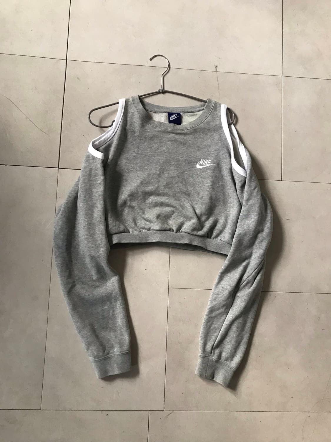 나이키 그레이 오프숄더 커스텀 맨투맨 상품이미지8