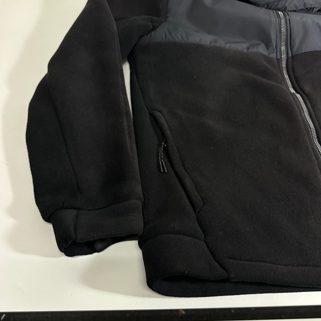 100 디스커버리 블랙 플리스 후드집업 상품이미지3