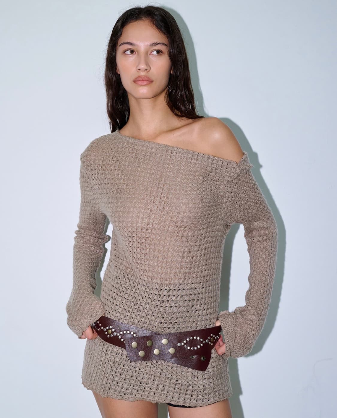 폴리수엠 크로쉐 원 숄더 니트 상품이미지1