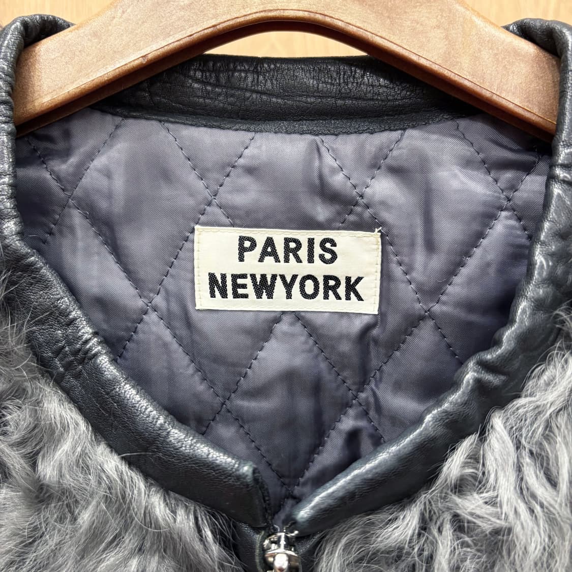 빈티지 라운드넥 퍼 집업 자켓 블랙 레더 트리밍 안감 퀄팅 디테일 그레이 상품이미지7