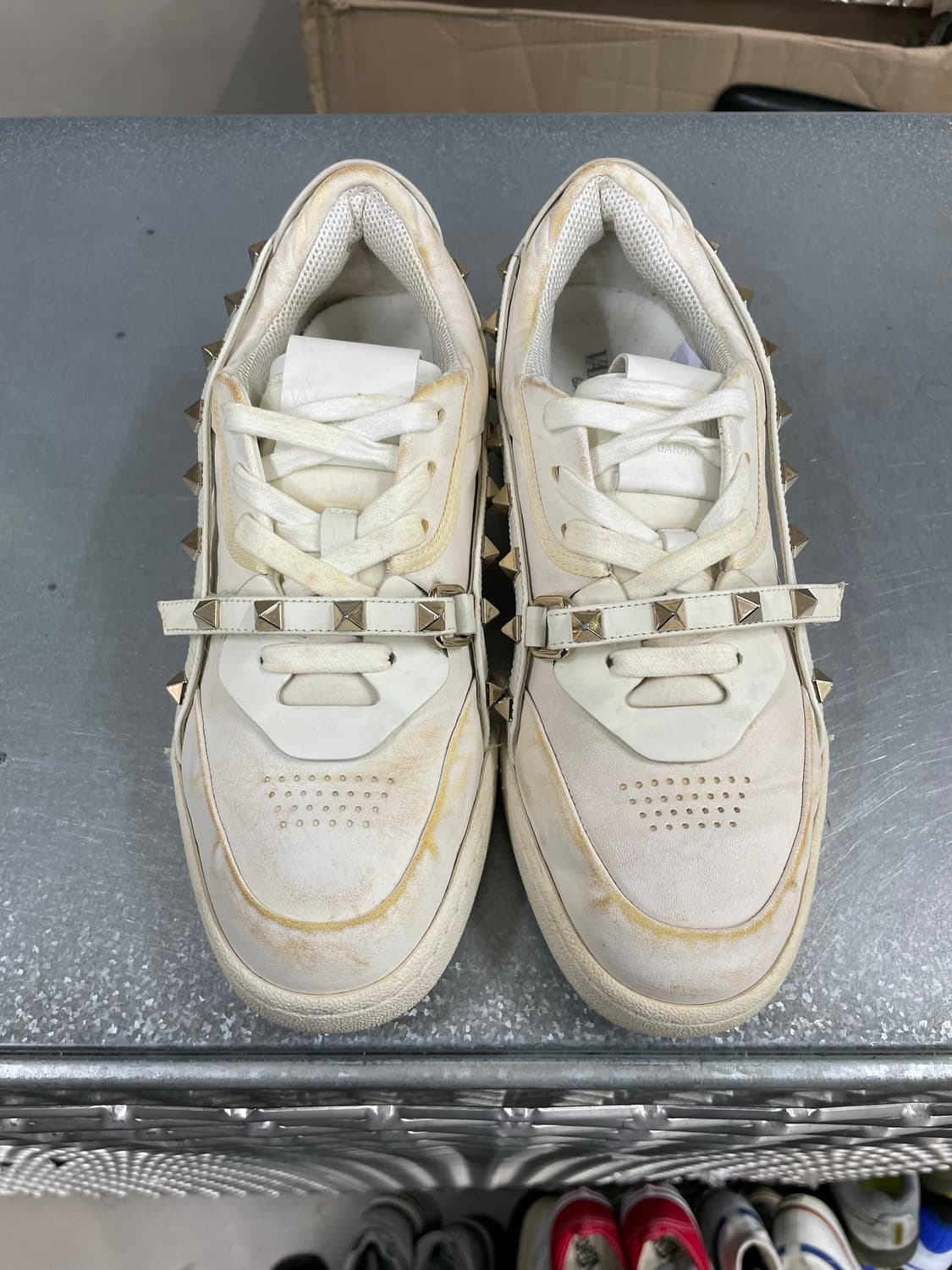 발렌티노 락스터드 스니커즈 37.5 상품이미지5