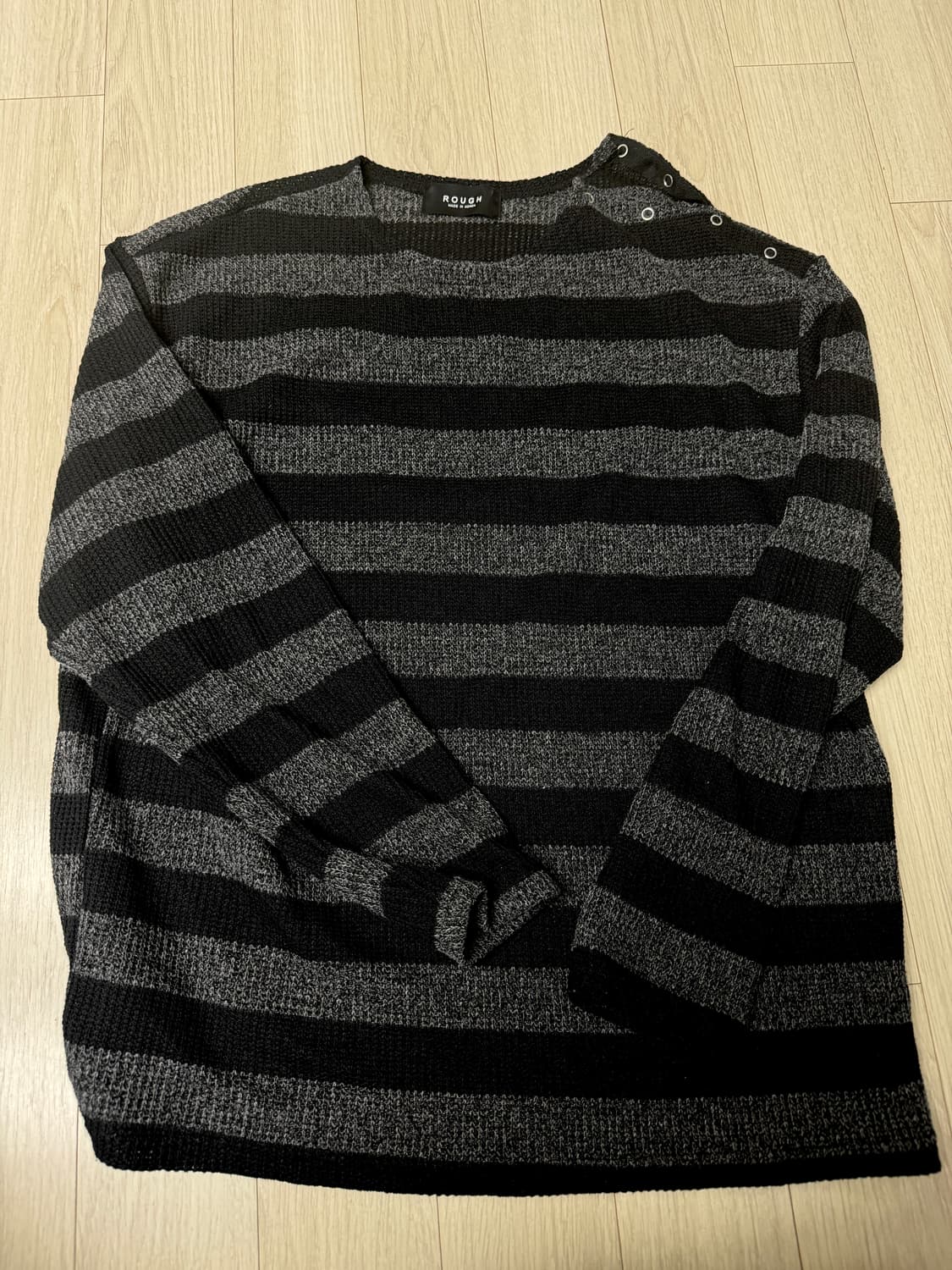 로컬맨션 스트라이프 오프숄더 니트 의주 하루아 손민수 상품이미지2