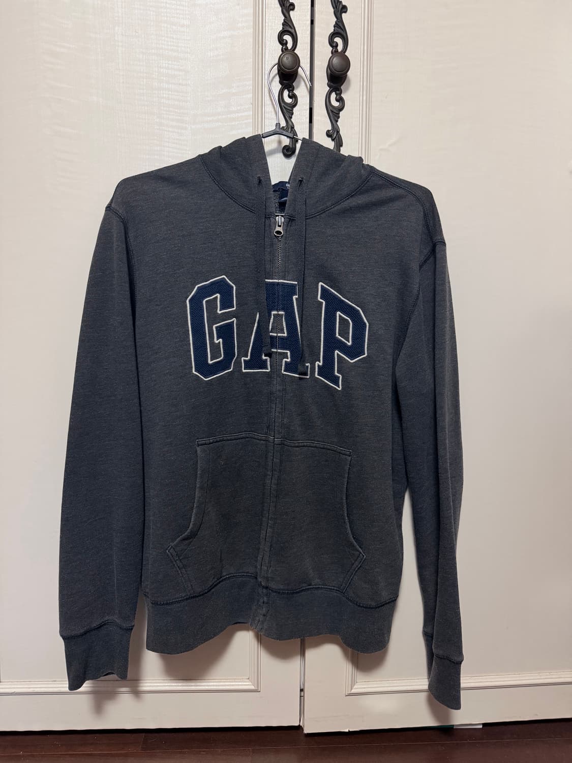 갭 챠콜 후드집업 상품이미지1