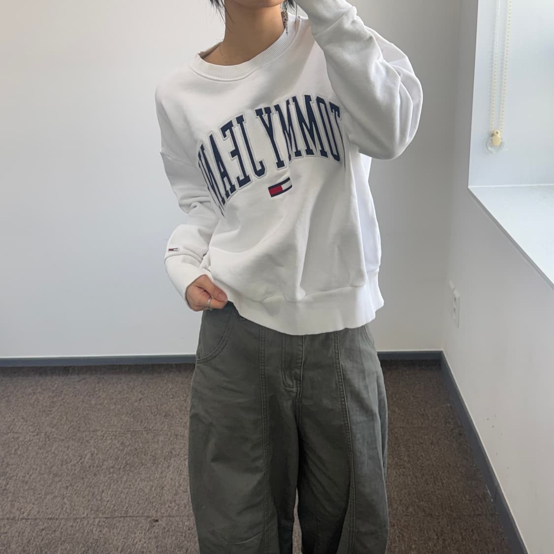 Tommy Hilfiger 타미힐피거 진스 화이트 맨투맨  상품이미지1