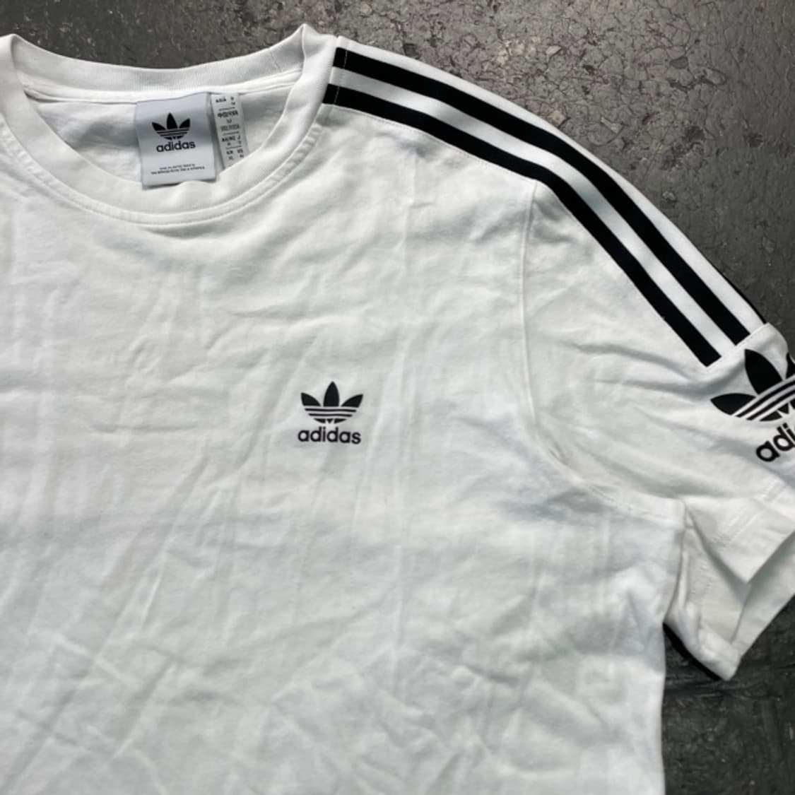 95 아디다스 락업 반팔티 상품이미지2