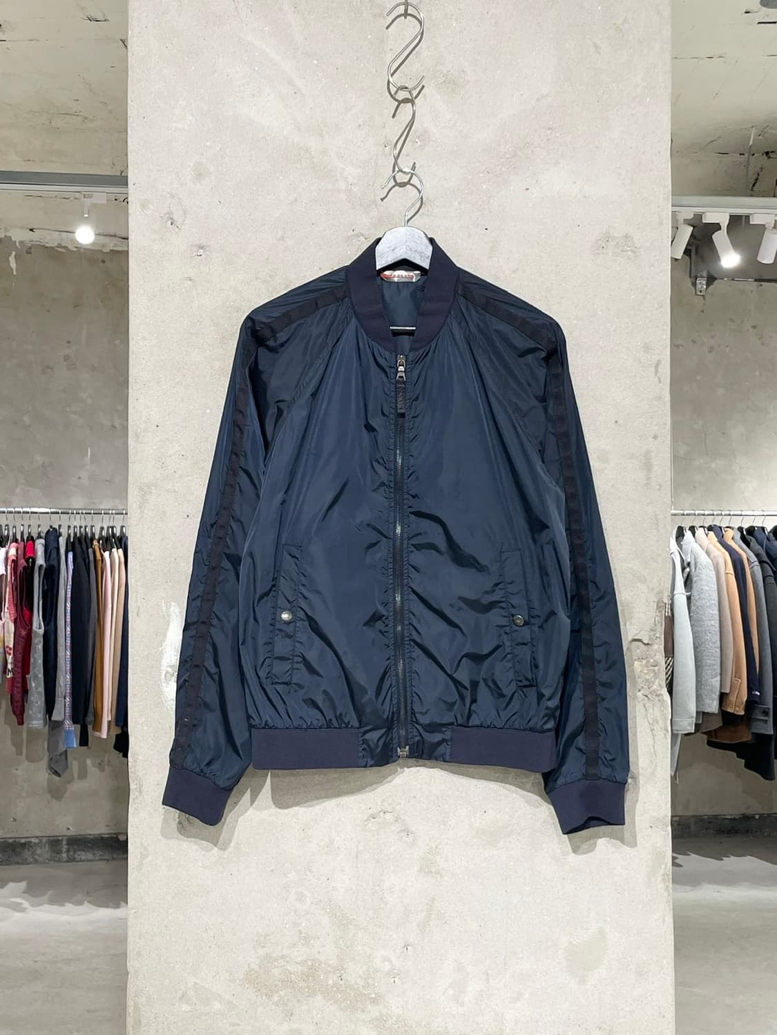 프라다 다크 네이비 슬리브 패널 나일론 자켓 상품이미지1