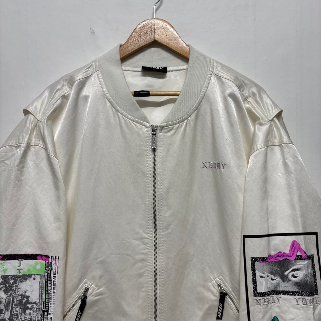 널디 화이트 프린팅 봄버 자켓 상품이미지3