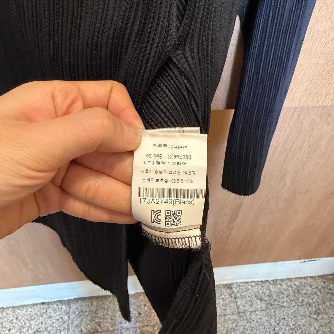 빈티지 하이넥 플리츠 롱 가디건 언발란스 랩 버튼 디테일 루즈핏 블랙 상품이미지7