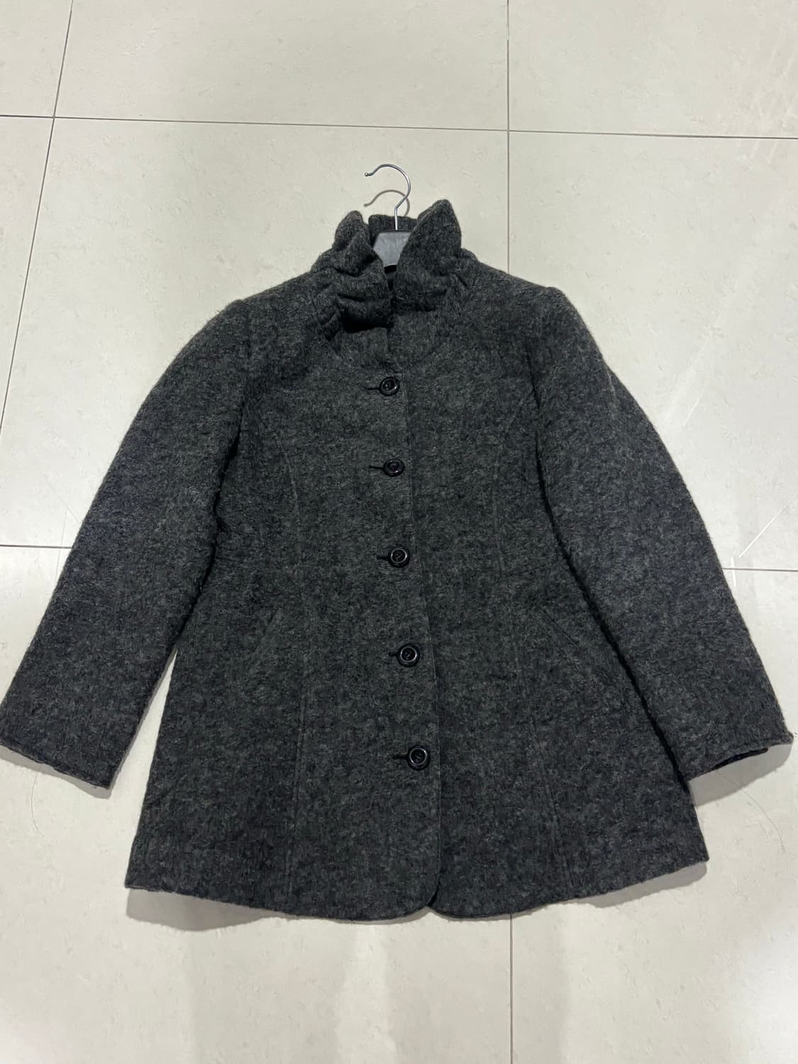 프릴 디테일 하프코트 상품이미지1