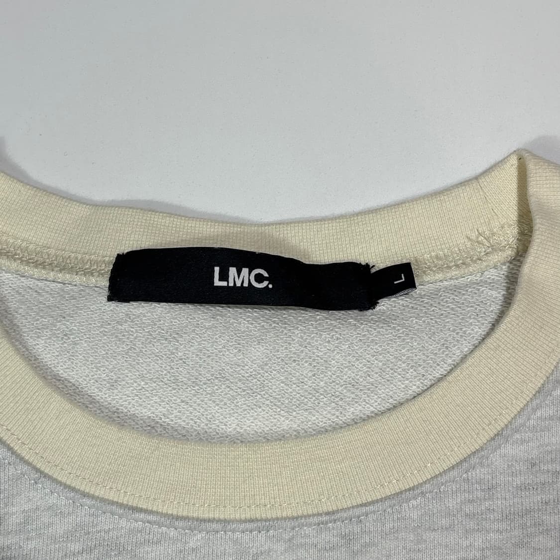 엘엠씨 화이트 그래픽 맨투맨 상품이미지3