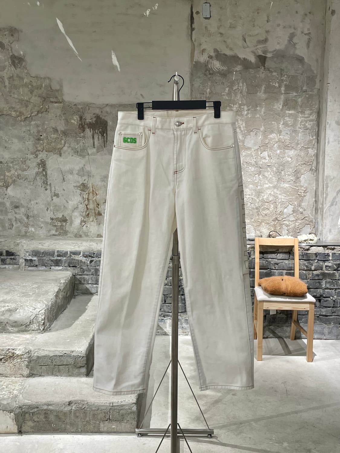 gcds 크림 와이드 컷 데님 팬츠 상품이미지1