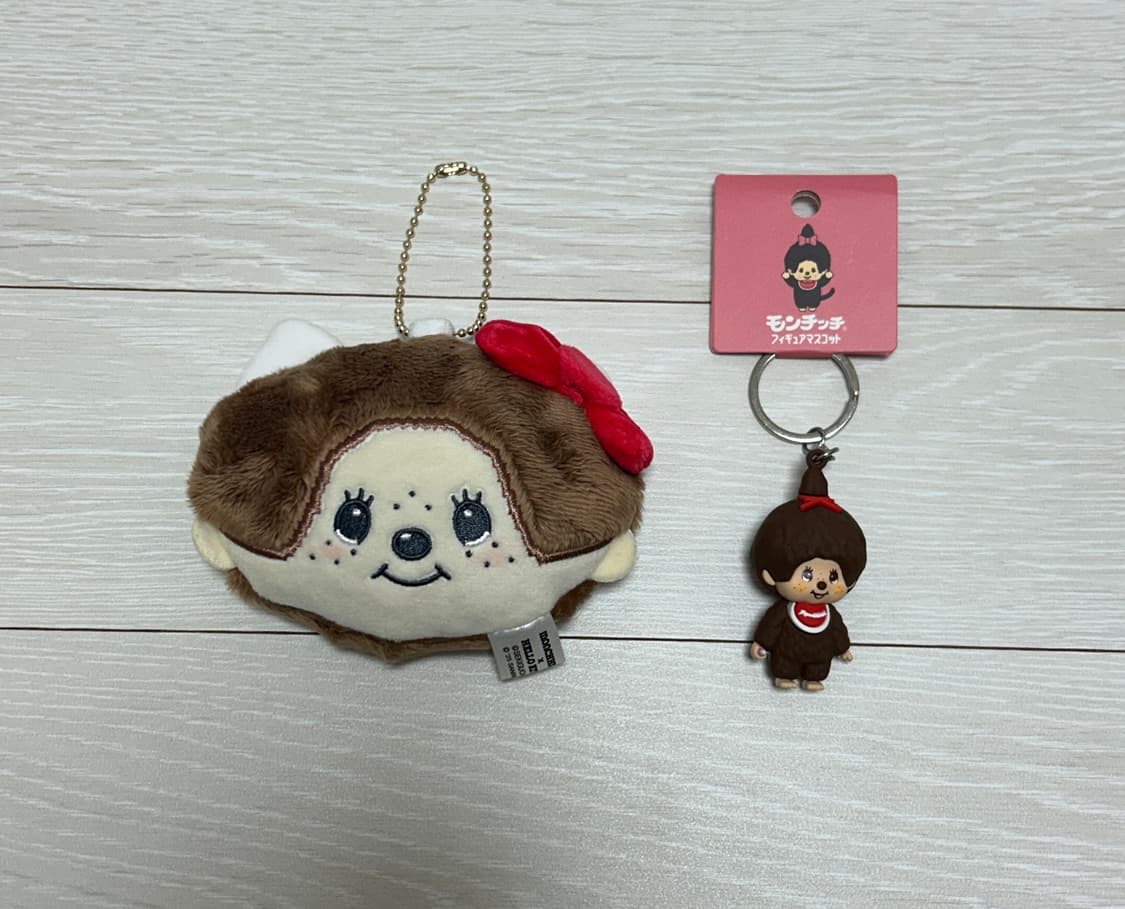 몬치치X키티 콜라보 거울 키링 + 몬치치짱 피규어 키링 일괄 상품이미지1