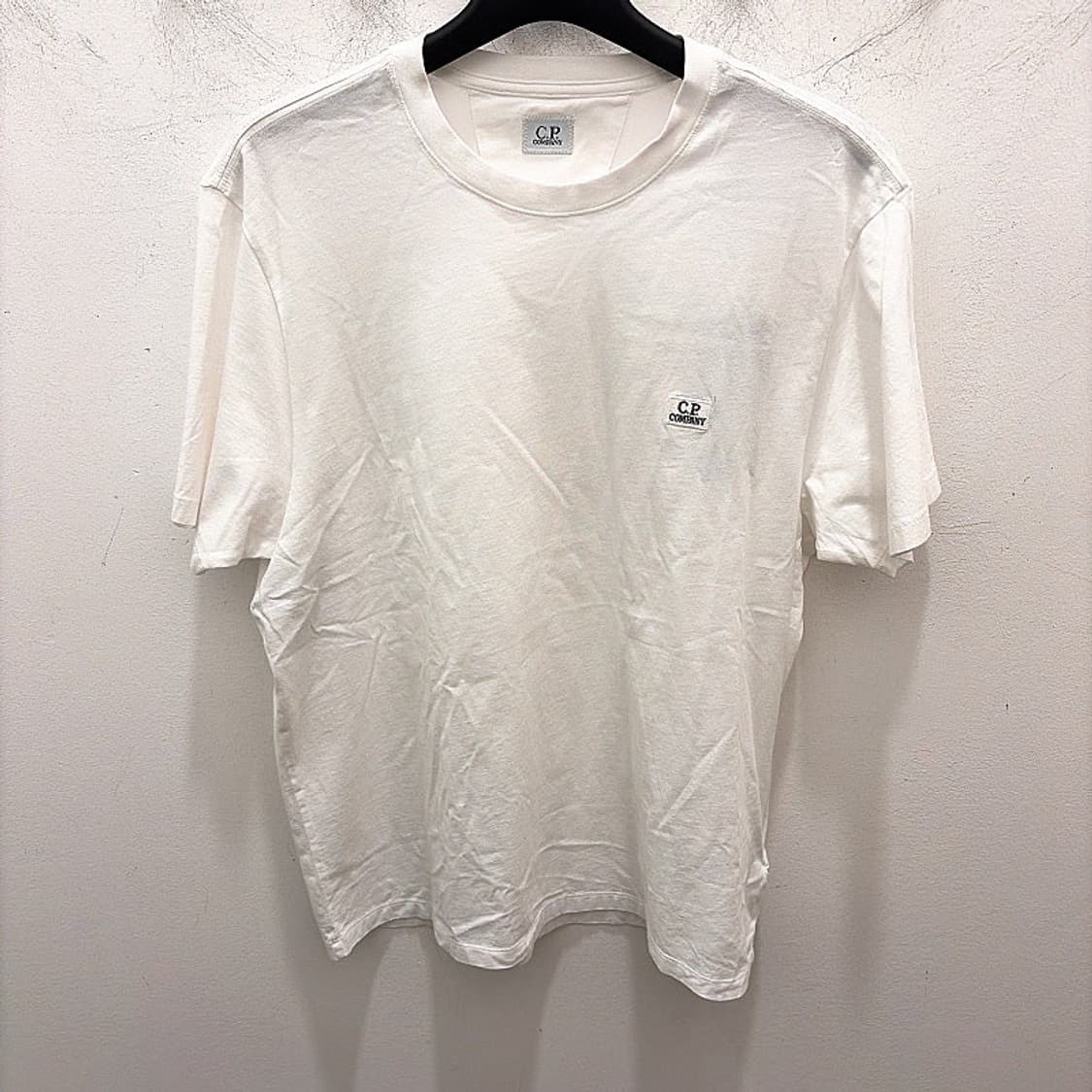 (정품/새상품) 씨피컴퍼니 남성 화이트 로고 패치 티셔츠 상품이미지1