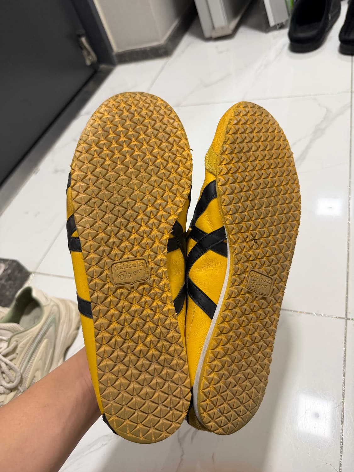 오니츠카타이거 멕시코66 옐로우 블랙 상품이미지4