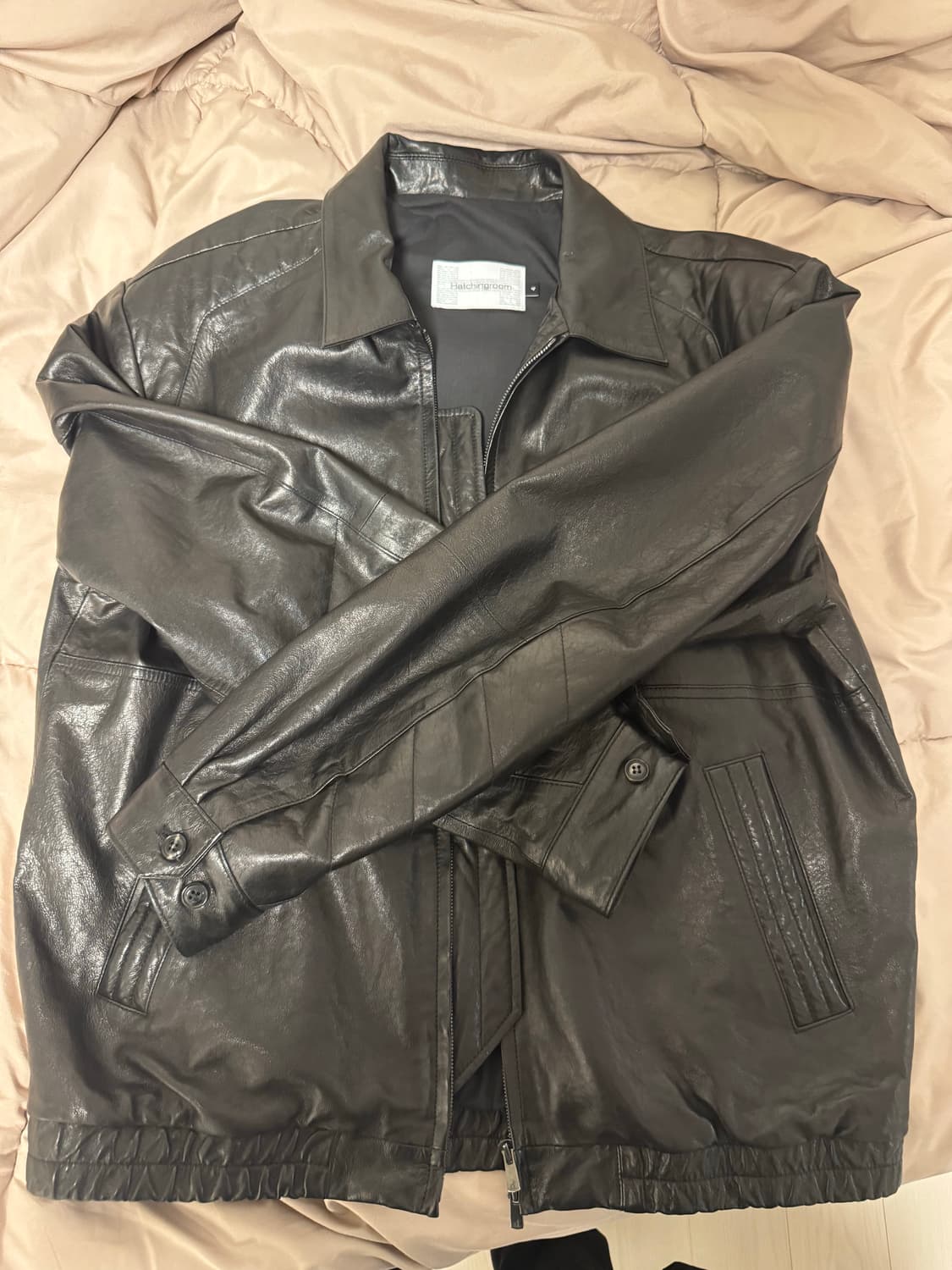 [4]해칭룸 스티치 볼륨 레더자켓 블랙 판매합니다 상품이미지1