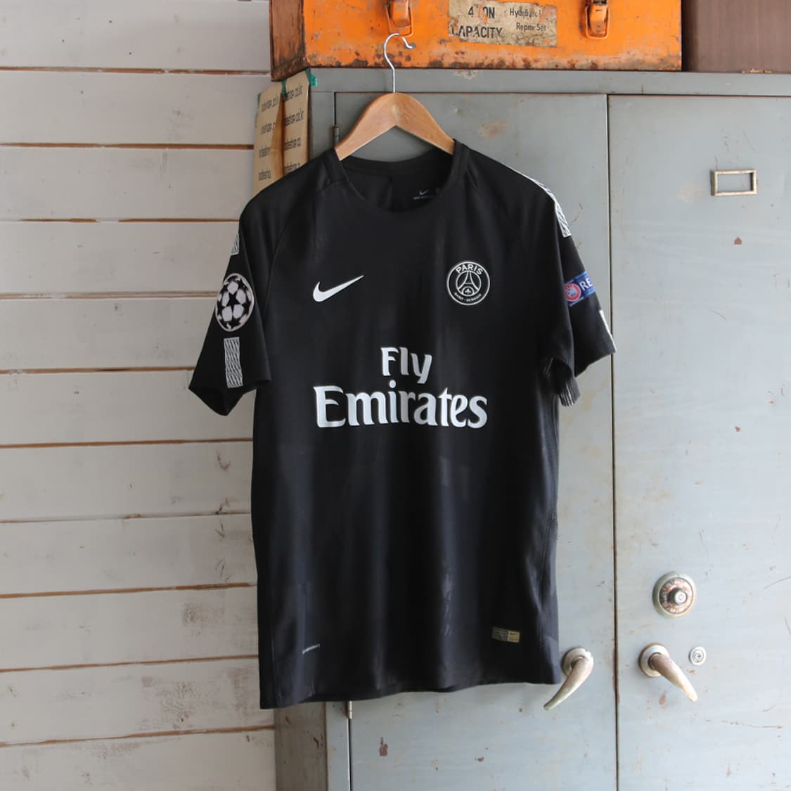 (착용컷) 나이키 2017 파리 생제르망 유니폼 상의 (남성용 100) 상품이미지1