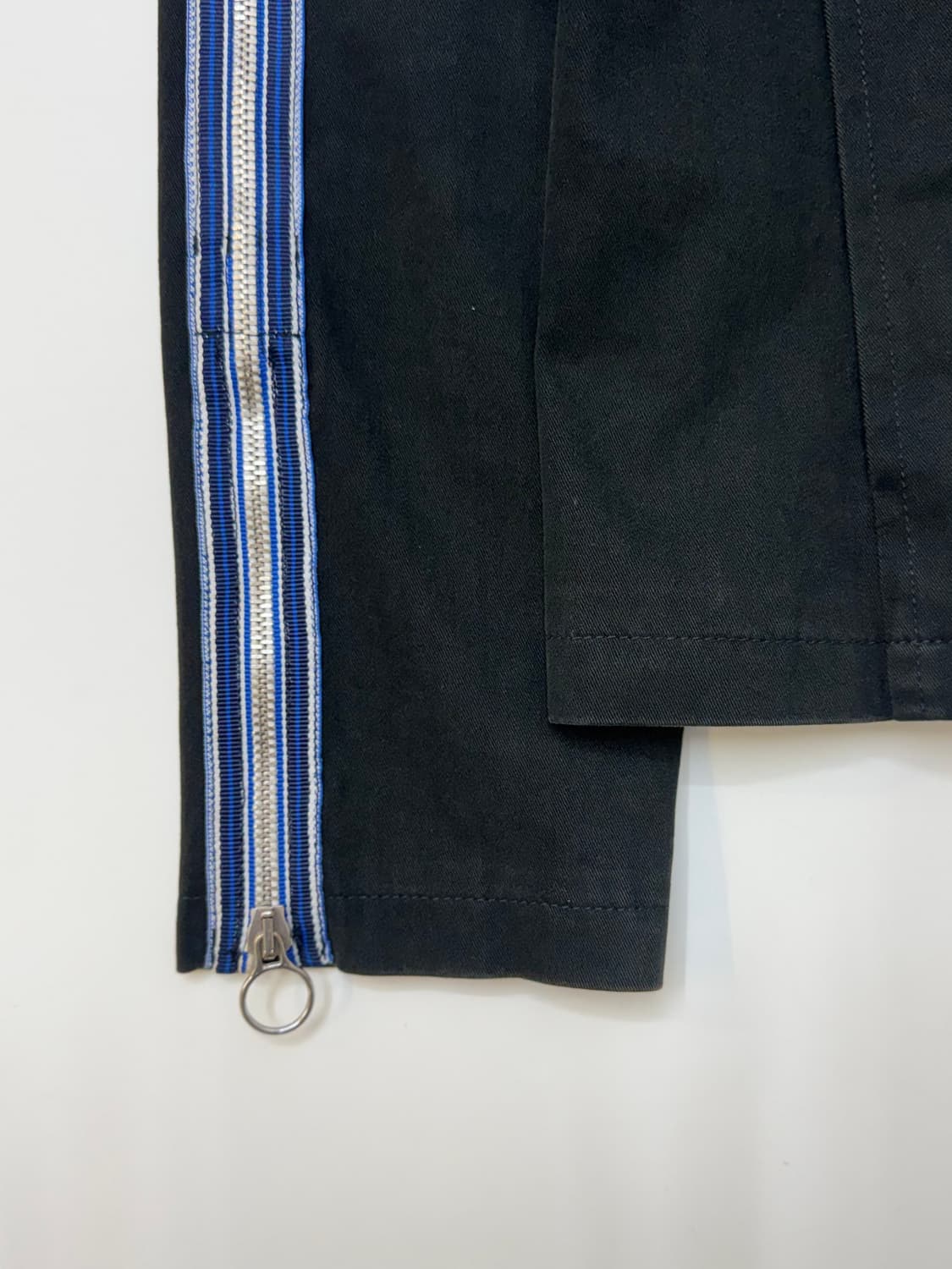 Moschino 모스키노 블랙컬러 스트라이프 디테일 집업 자켓 상품이미지4