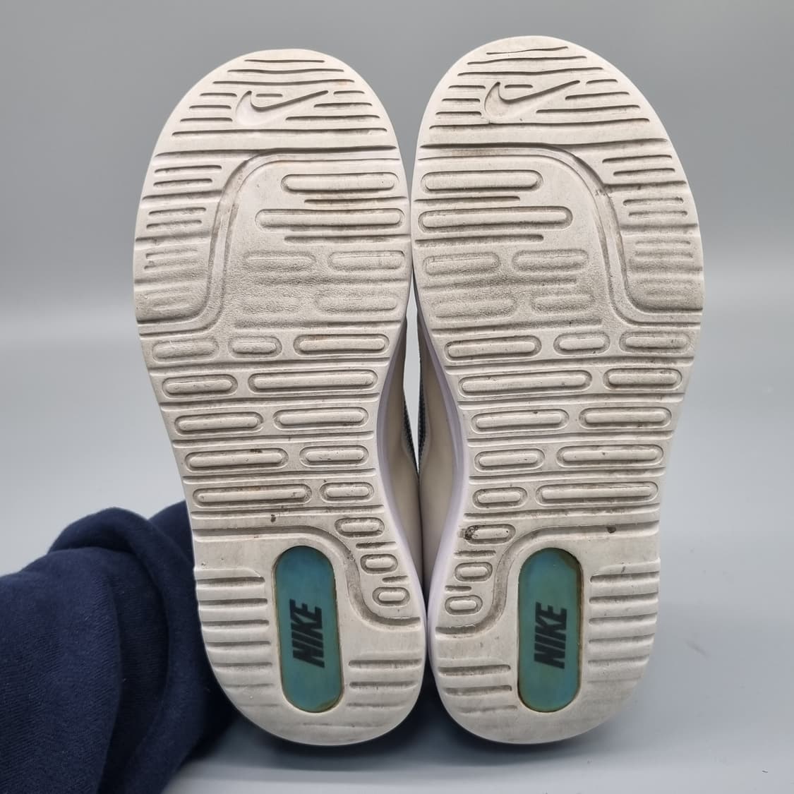 나이키 아믹사10 운동화240 상품이미지3