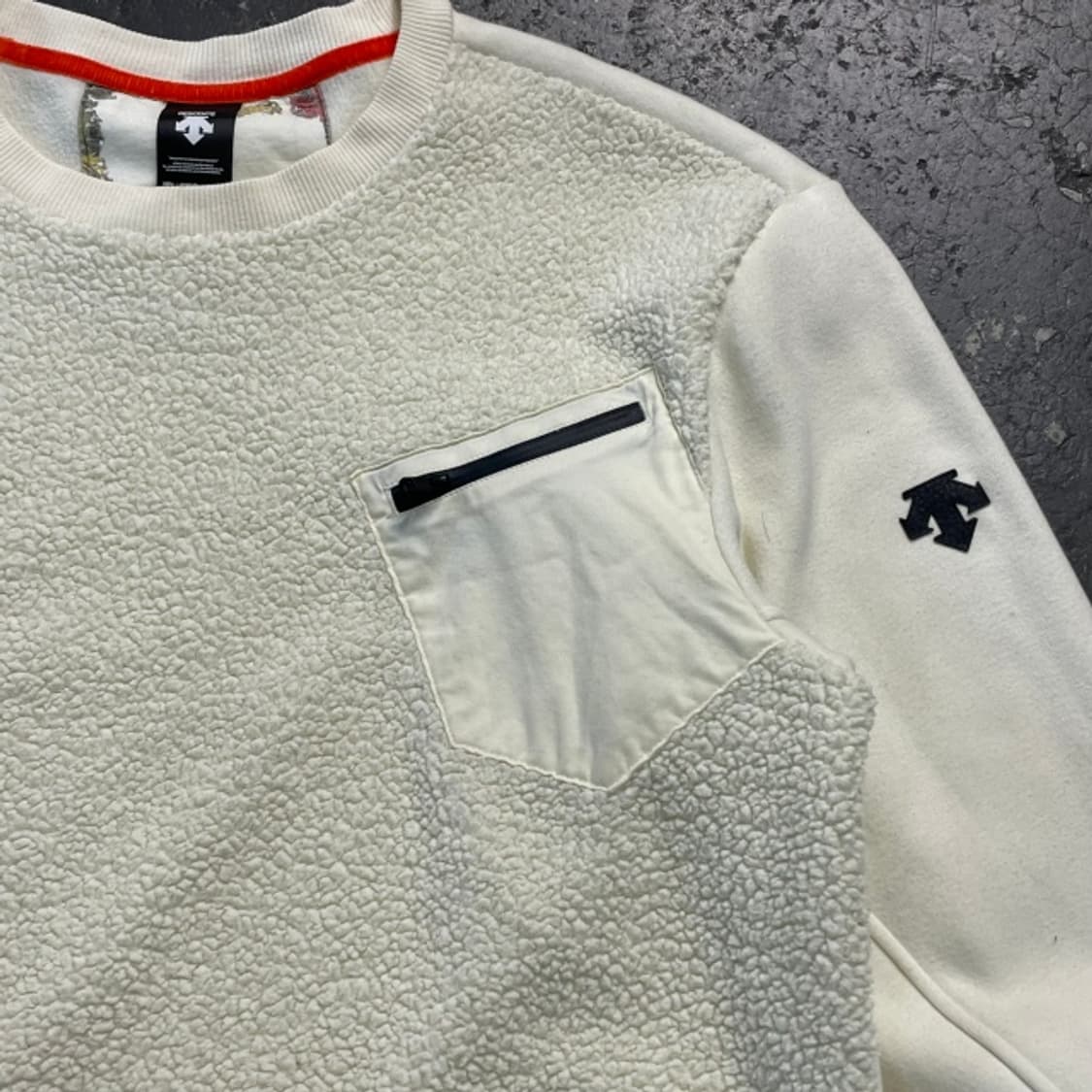 105 데상트 후리스 맨투맨 상품이미지2