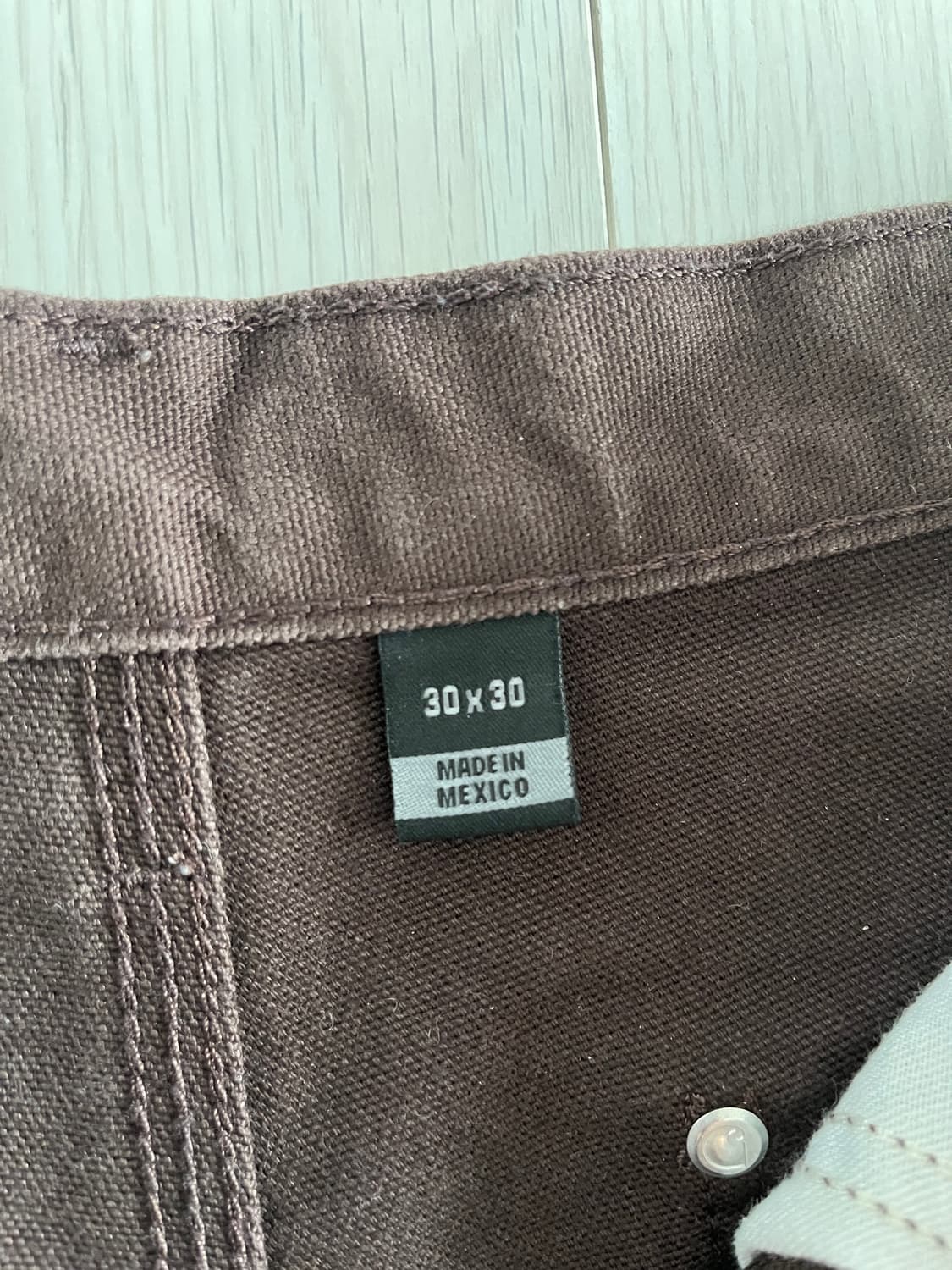 칼하트 B136 다크브라운 더블니 30x30 상품이미지3