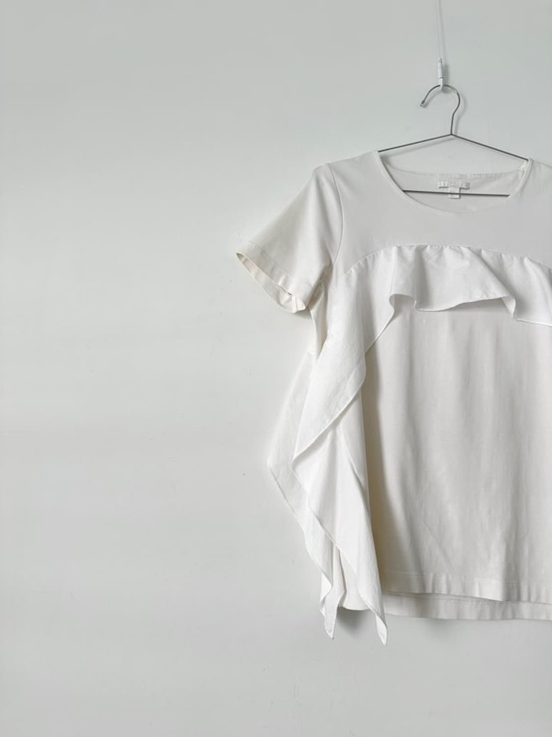 COS fly frill top / white 상품이미지5