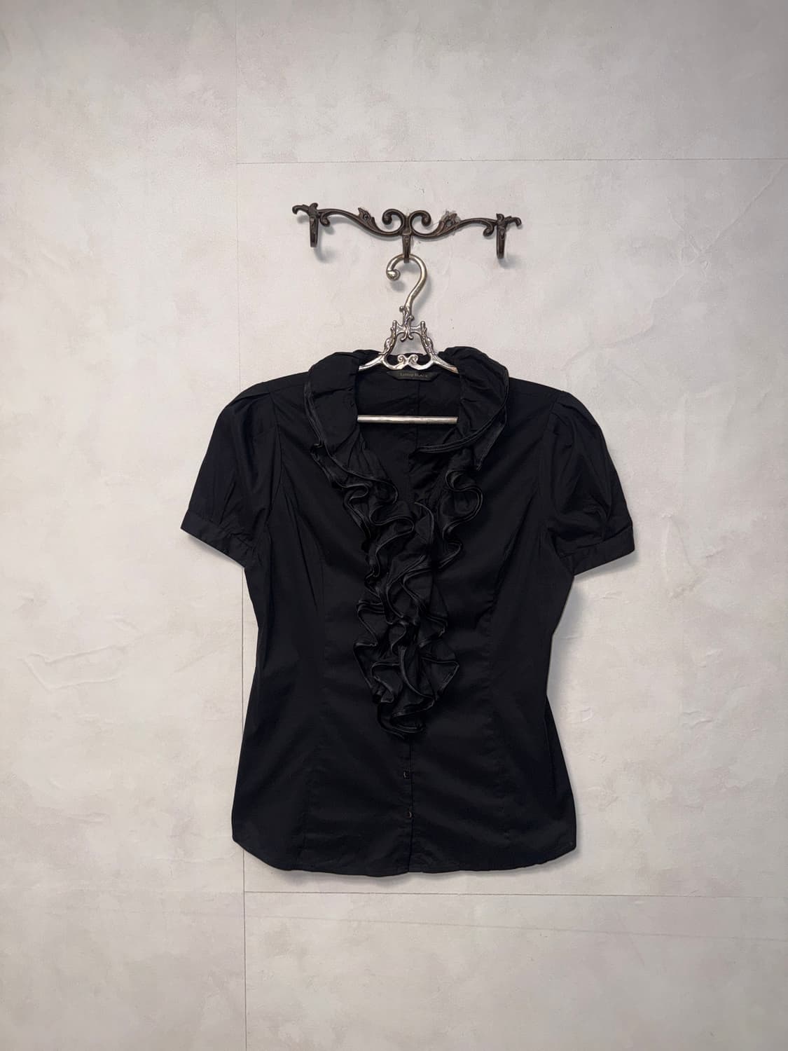 Black ruffle collar half button blouse 상품이미지4