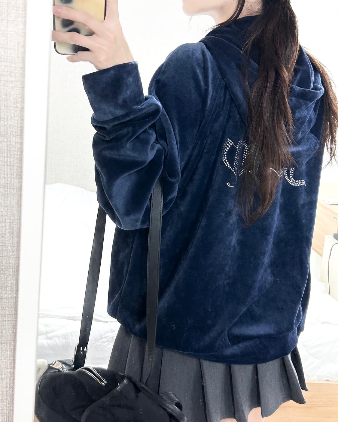 쥬시꾸뛰르 빅로고 네이비 벨벳 후드집업 상품이미지1