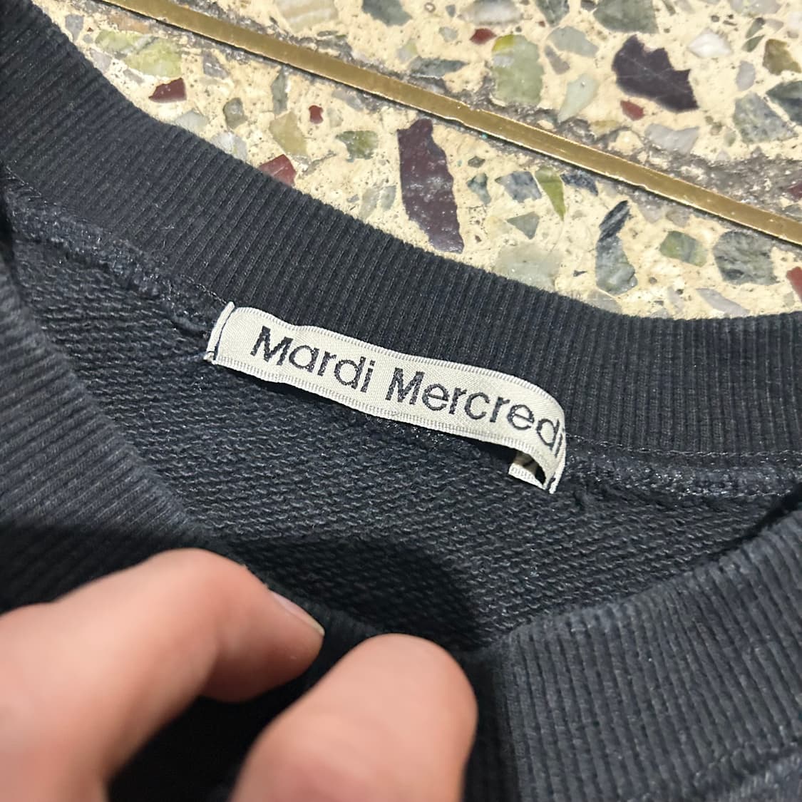 마르디 메크르디 블랙 맨투맨 상품이미지5