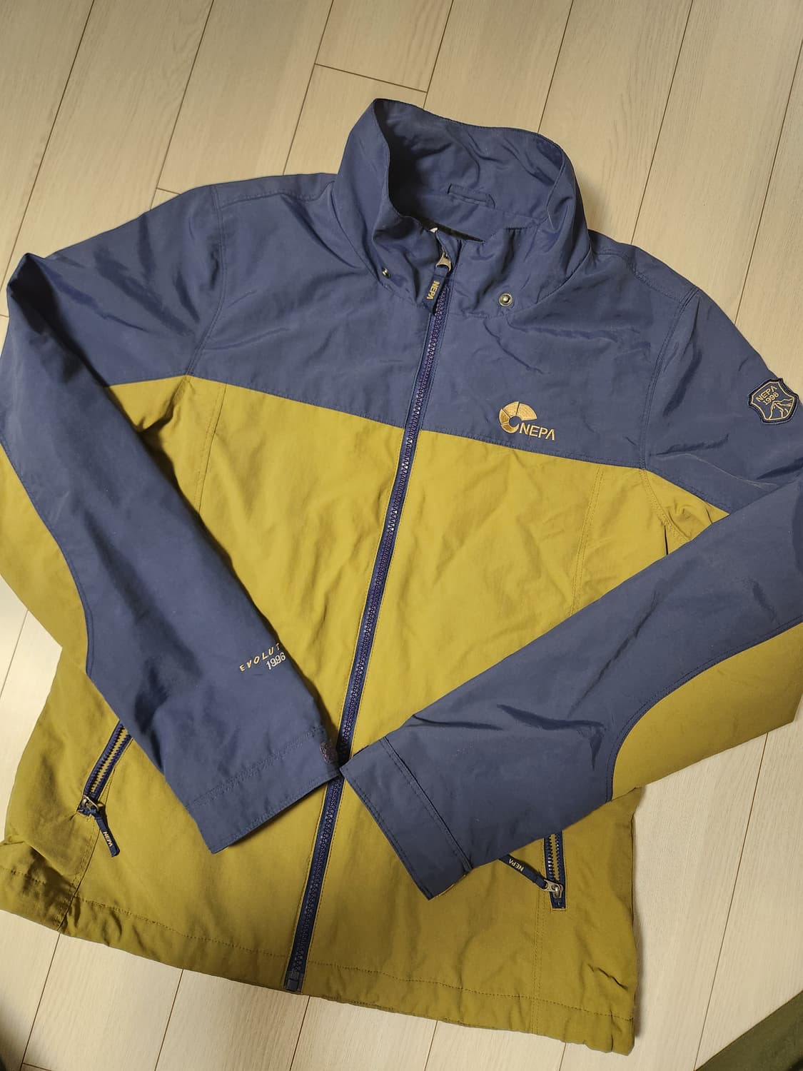 네파 여성 등산 방풍 바람막이 자켓 사이즈95 m

사진처럼 사용감 거의 상품이미지1