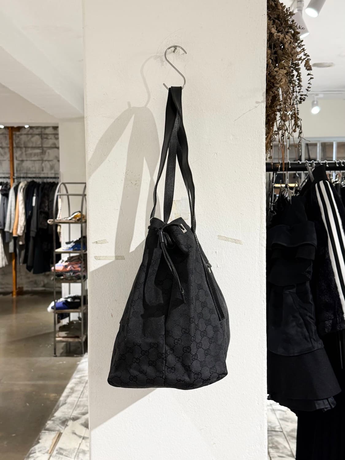 구찌 블랙 GG 캔버스 미디움 토트백 상품이미지4