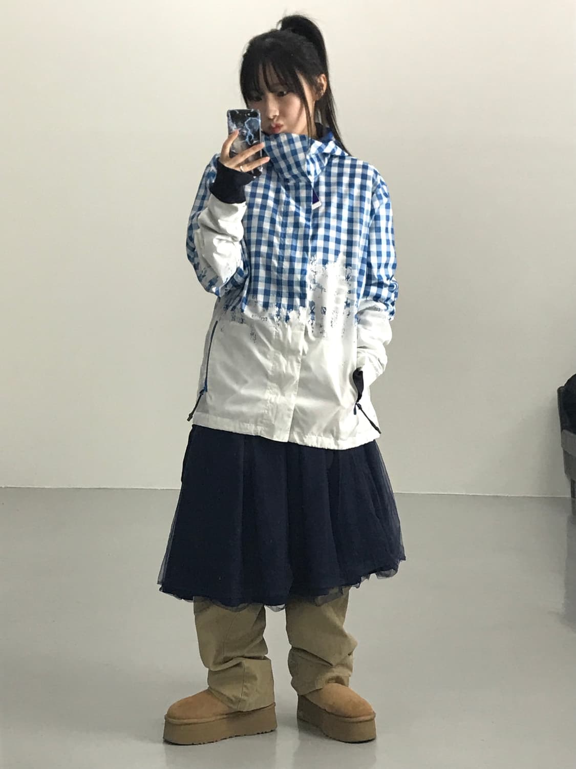 퓨마 화이트블루 체크 디테일 바람막이 상품이미지1