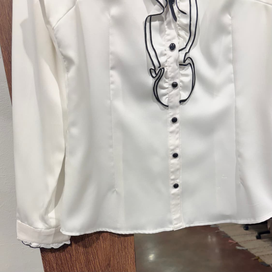 일본 빈티지 블랙 파이핑 라인 프릴 블라우스 로판 공겜여주 일브 상품이미지7