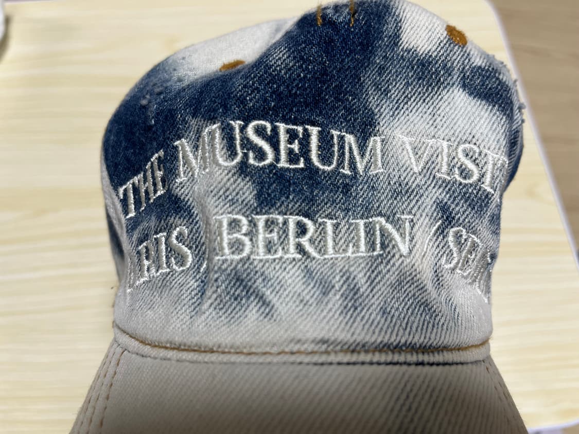 더뮤지엄비지터 모자 상품이미지2