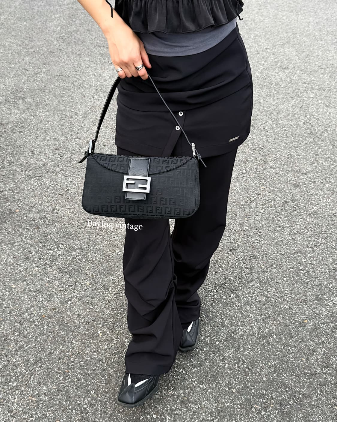 펜디 주카 더블 플랩 바게트백 상품이미지4