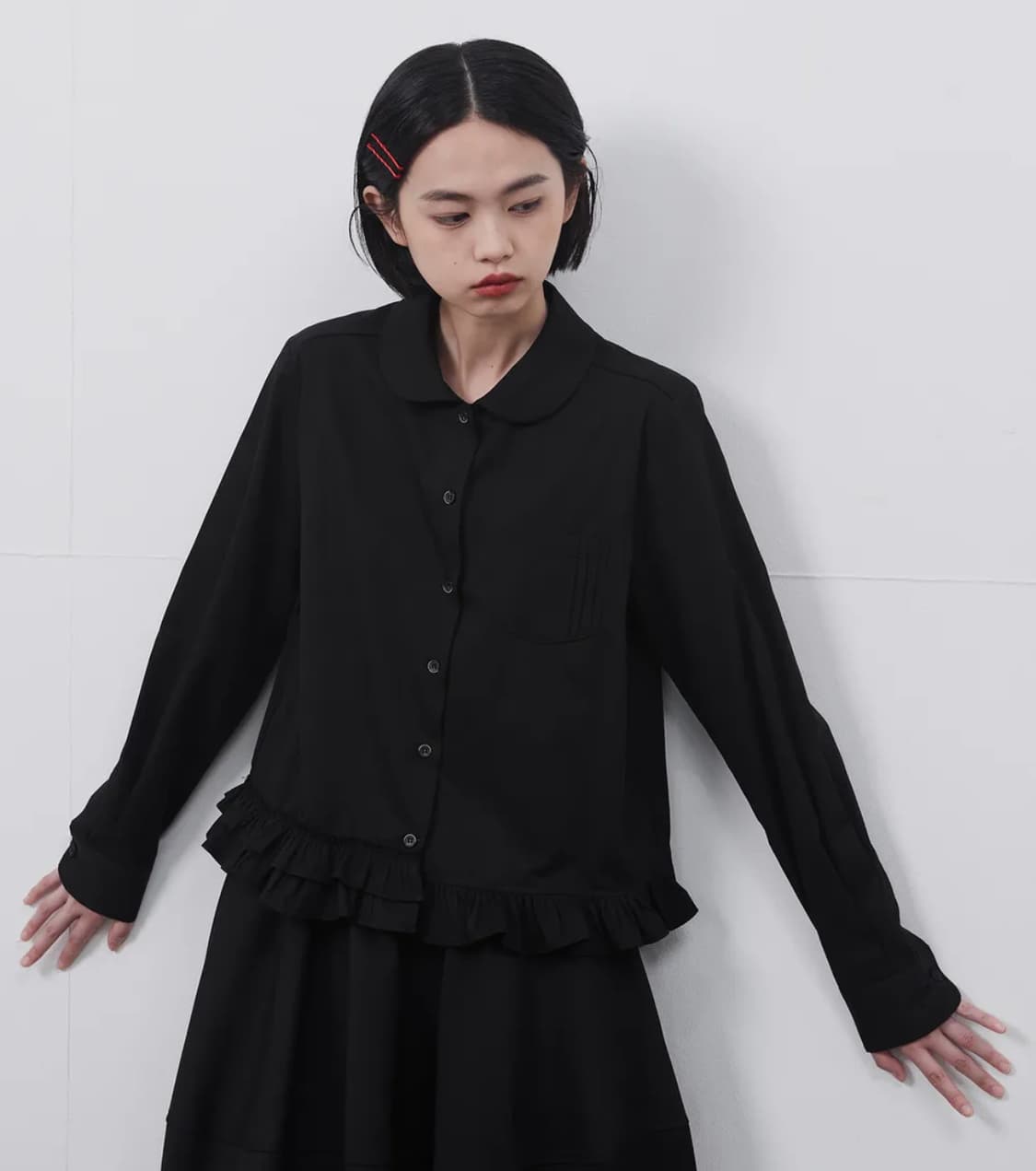 오헤시오 프릴 포켓 블라우스 블랙 상품이미지2