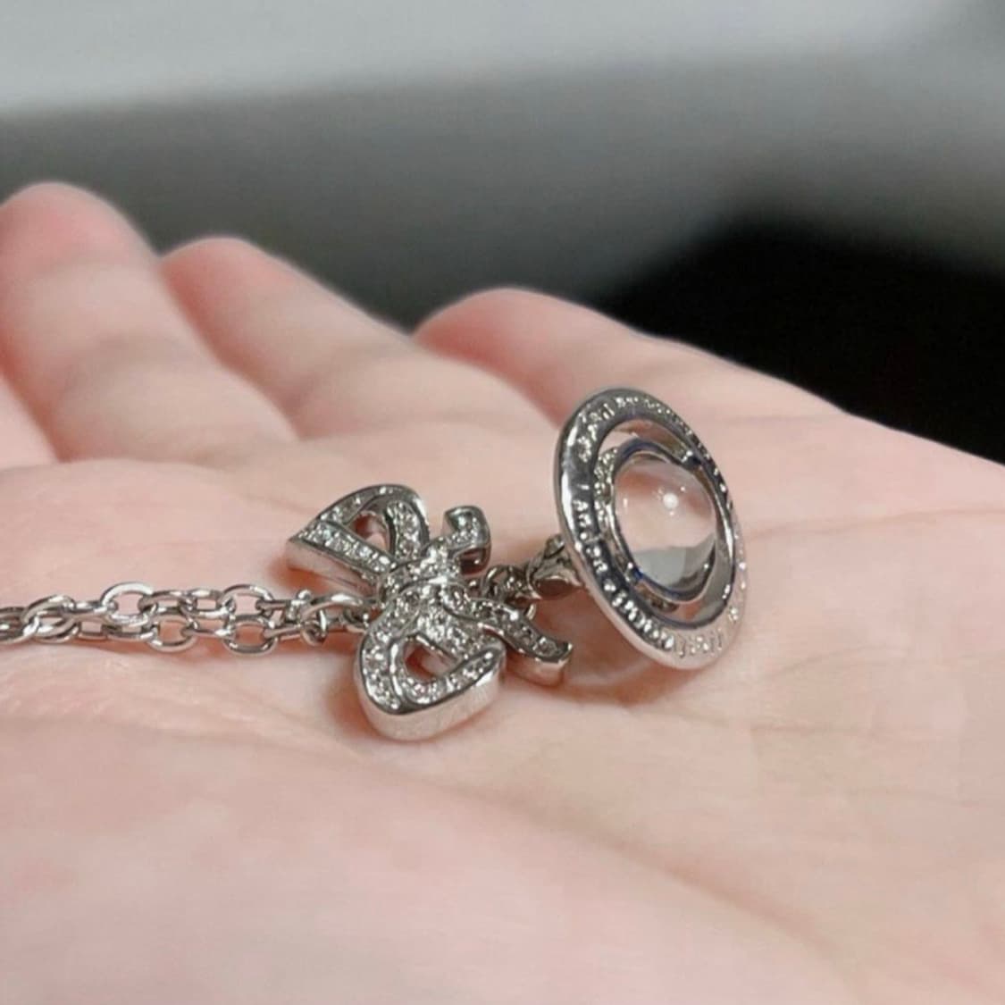 비비안웨스트우드 화이트 크리스탈 리본 3d orb팬던트 목걸이(새상품) 상품이미지6