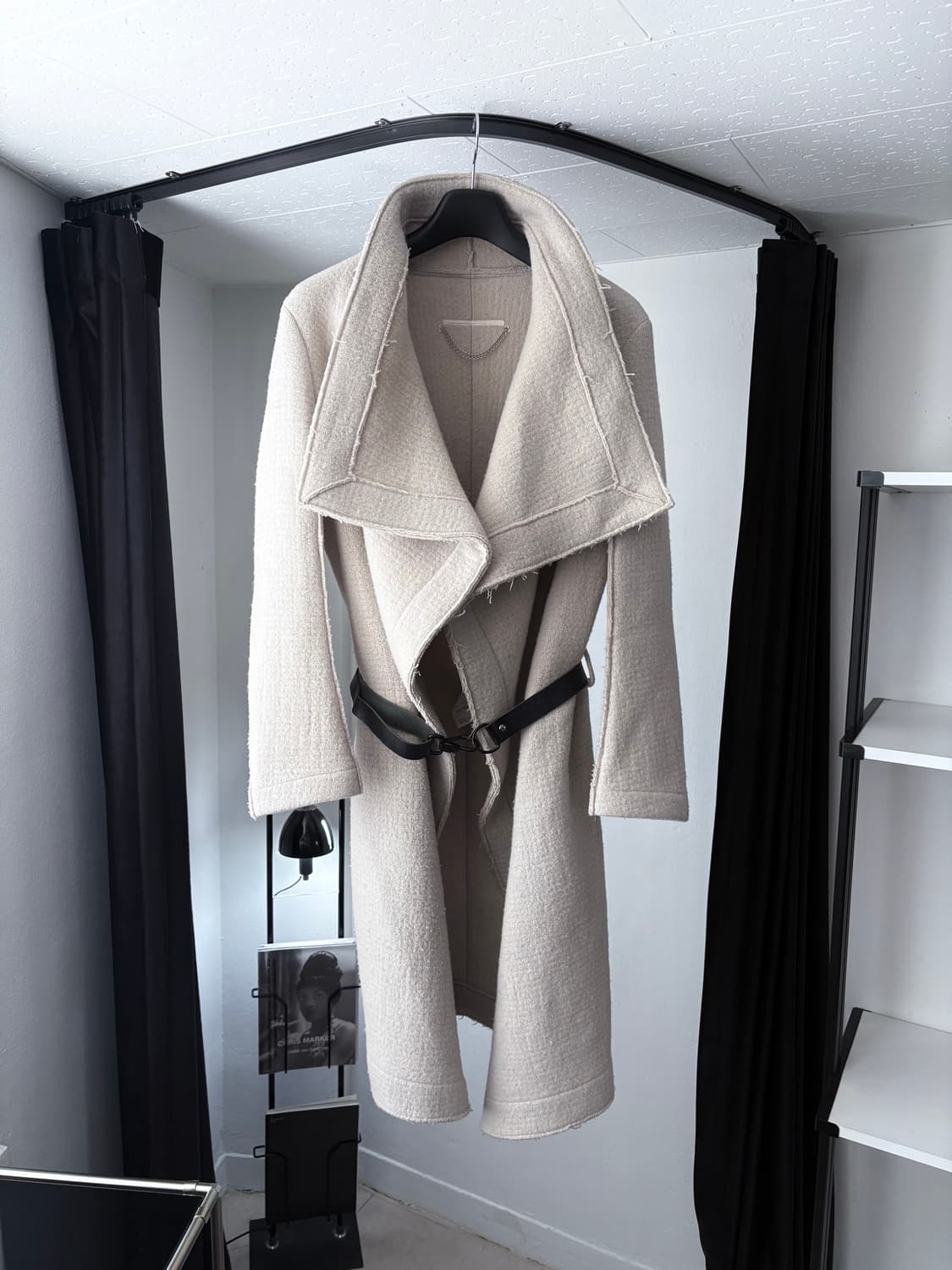 시스테레 2007a/w 'STROBO' 비대칭 프론트 랩 울 코트 상품이미지6