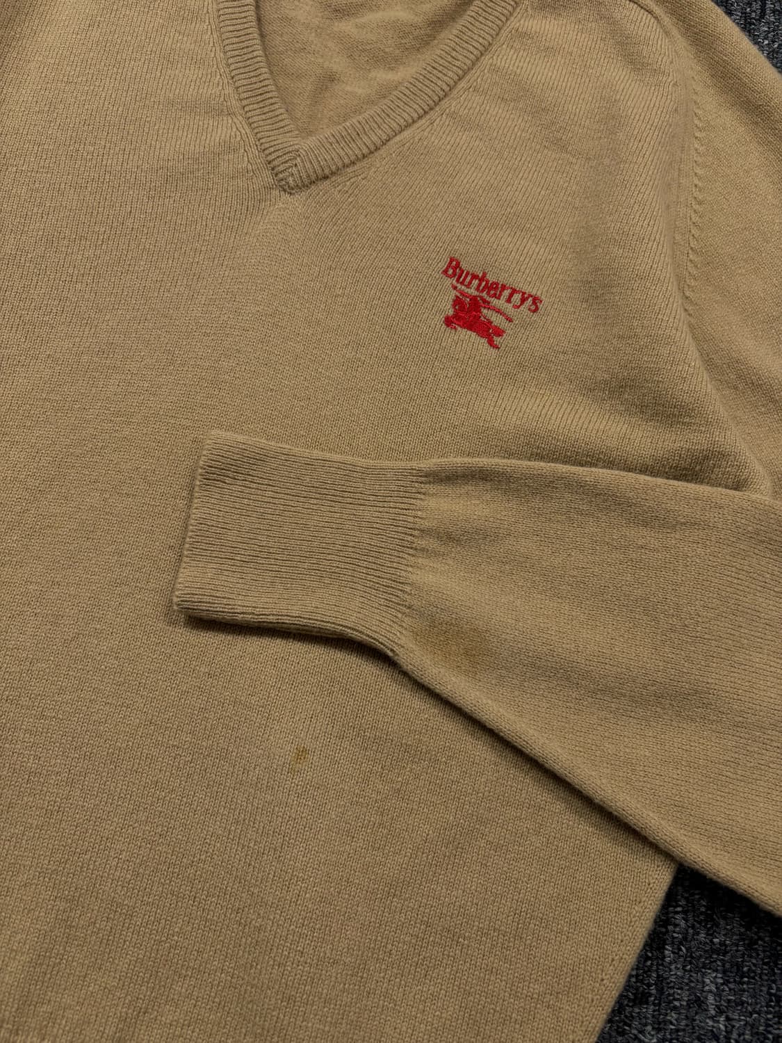 버버리 베이지 브이넥 니트 상품이미지5