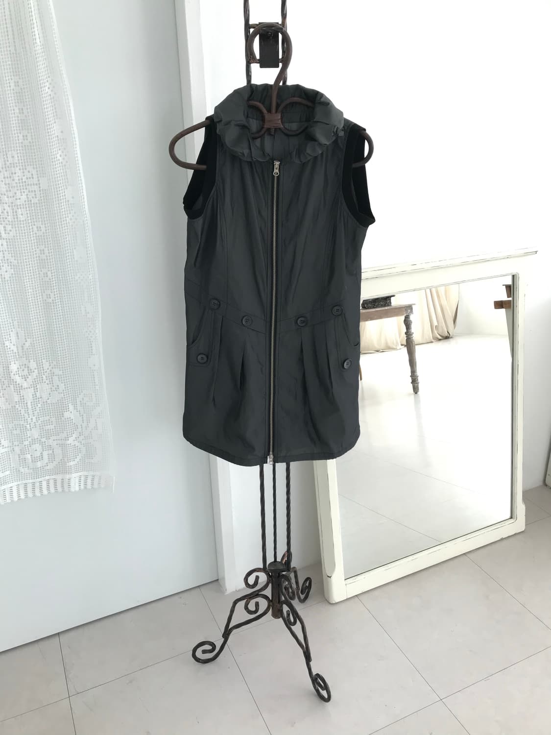 프릴 버튼 차콜 메탈릭 베스트•자켓 상품이미지1