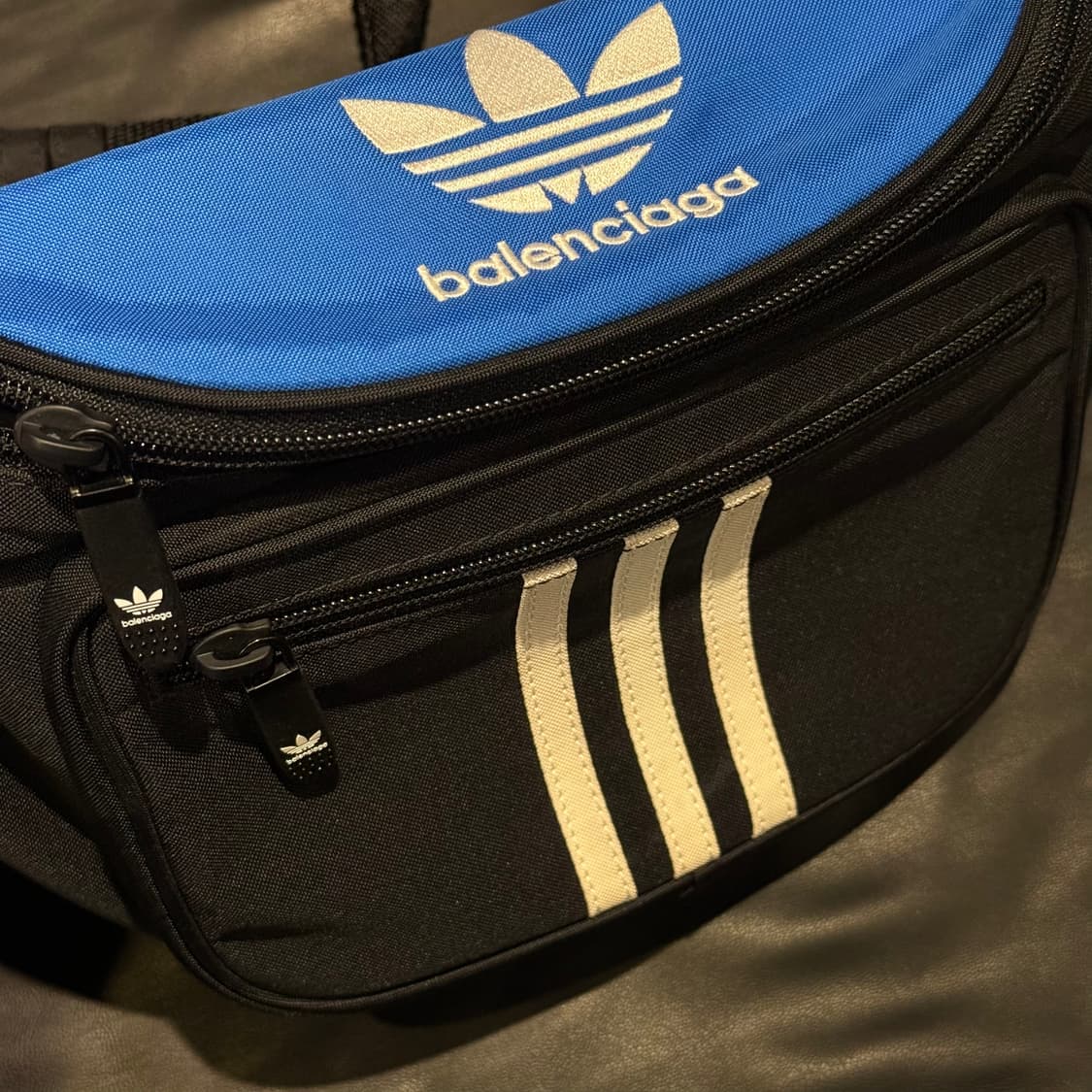 발렌시아가 x 아디다스 벨트백 블루 블랙 상품이미지2