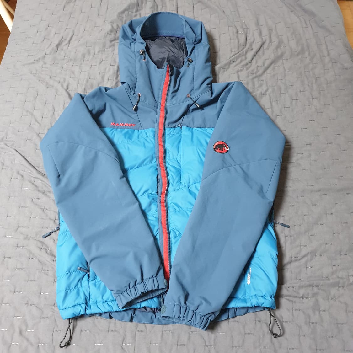 마무트경량 구스 패딩 자켓 상품이미지1