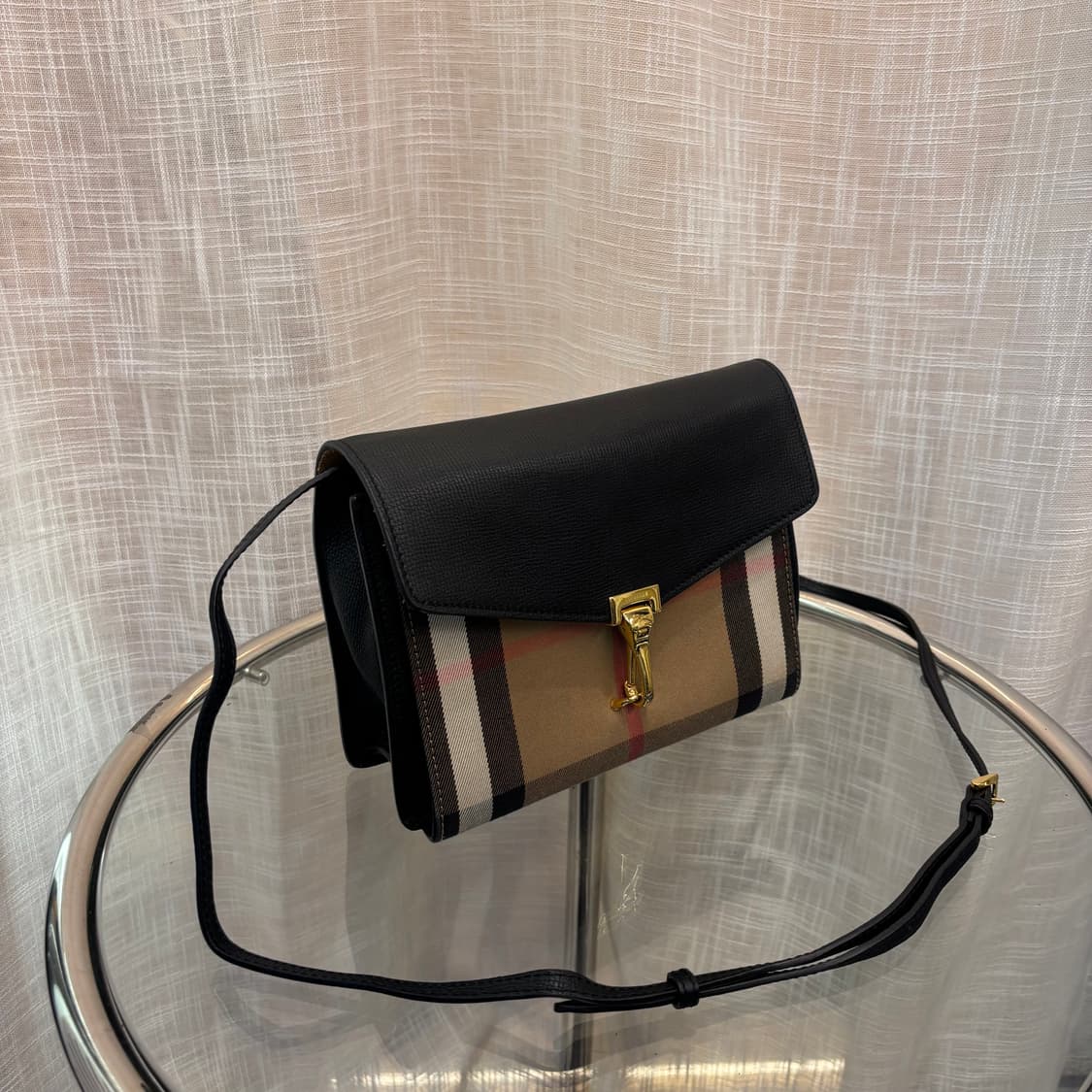 정품 버버리 맥켄 크로스백     상품이미지3