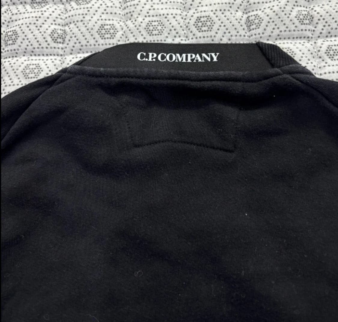 씨피컴퍼니 CP컴퍼니 렌즈 맨투맨 블랙 100 상품이미지4