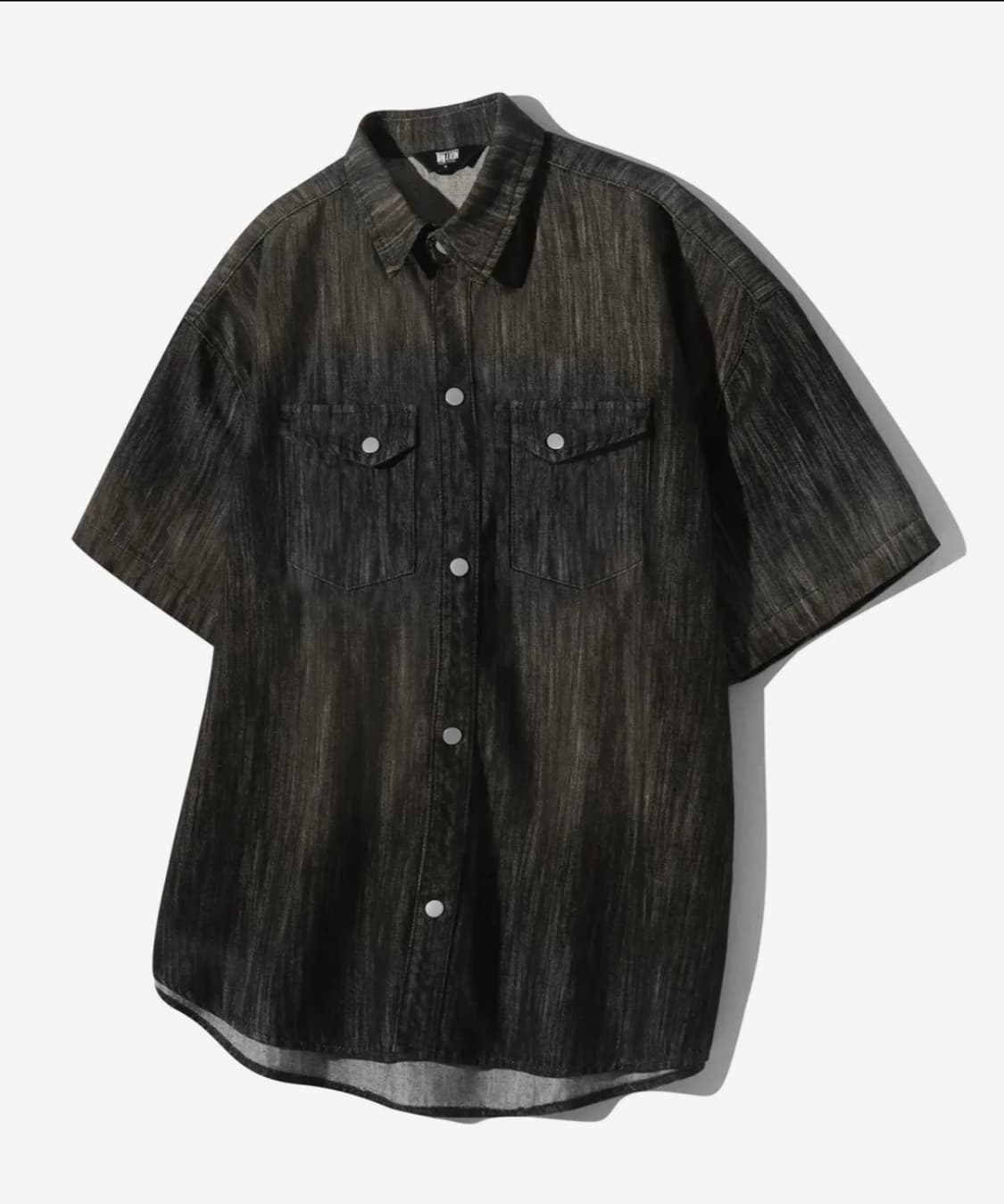 트릴리온 레인 슬럽 워싱 오버핏 데님 반팔 셔츠 (BLACK) 상품이미지1