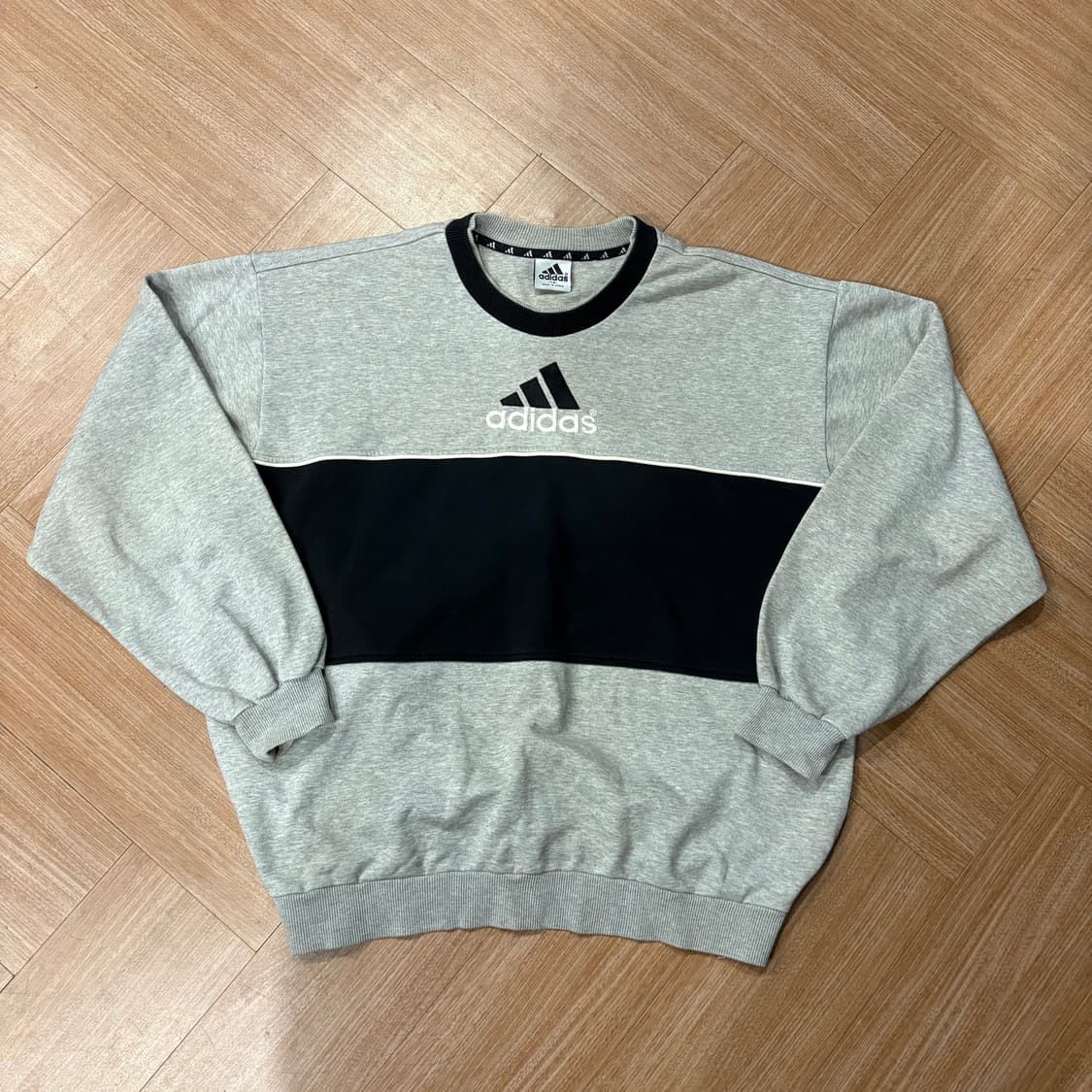 그레이 & 블랙 빈티지 아디다스 스웻셔츠 상품이미지1