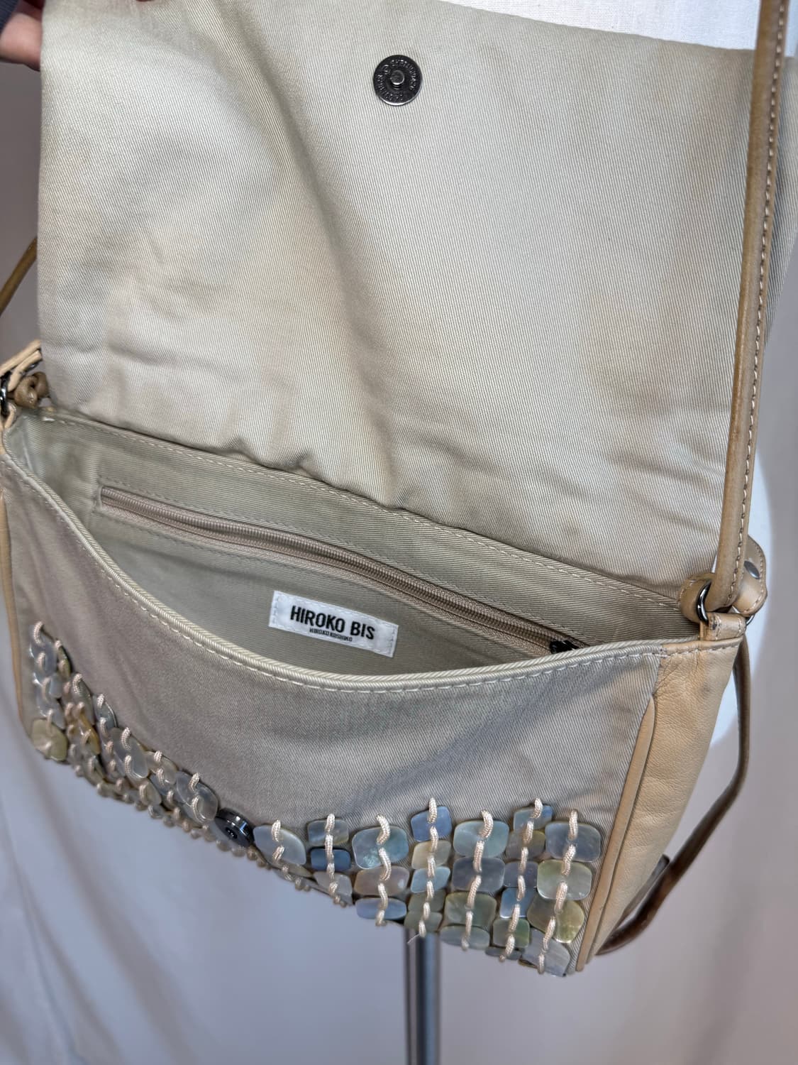 Hiroko Bis 자개단추 장식 백 상품이미지5