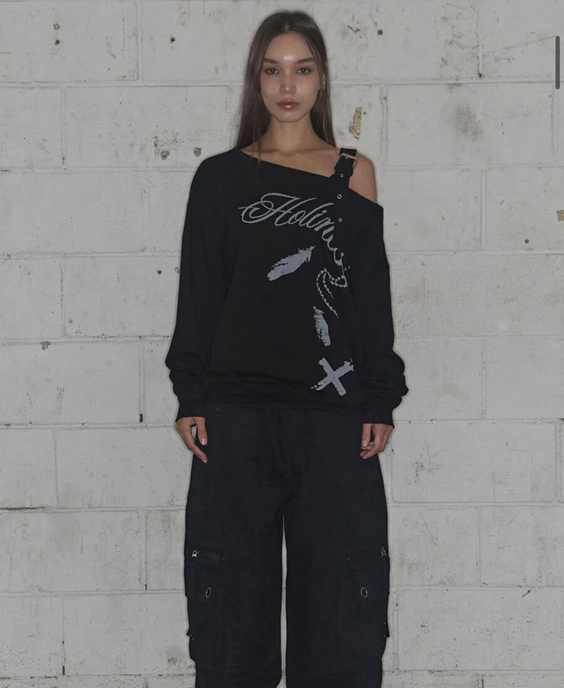 팬시클럽 원숄더 버클 스웻셔츠 상품이미지1